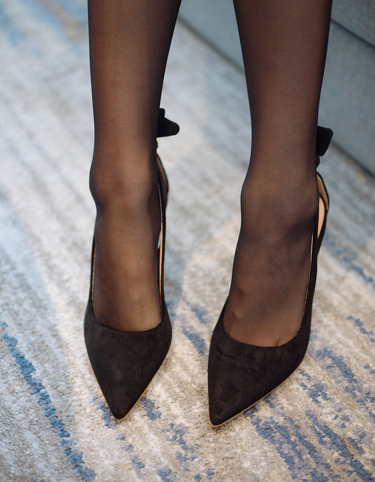 玥儿玥性感紧身皮裙极品黑丝长腿丝袜玉足高跟写真