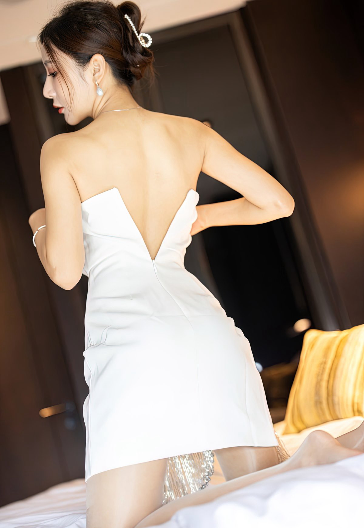 王馨瑶丰满大胸嫩白身材性感肉丝袜无内高跟高颜值美女