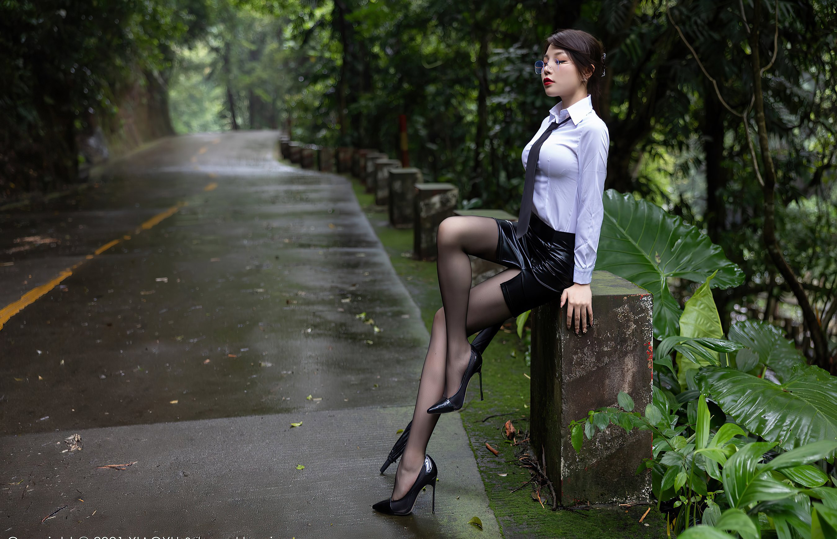 芝芝Booty河边湿身水中丝袜玉足美腿性感大胸白嫩美女