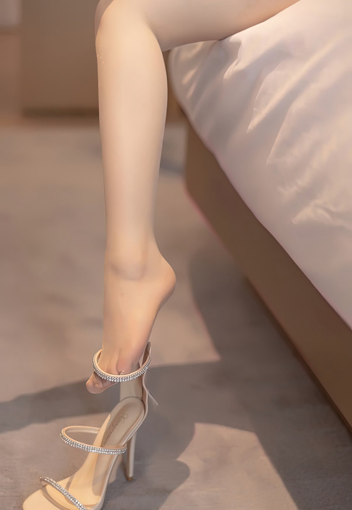 Cherry绯月樱肉丝无内极品美腿玉足高跟凉鞋极品大奶少妇