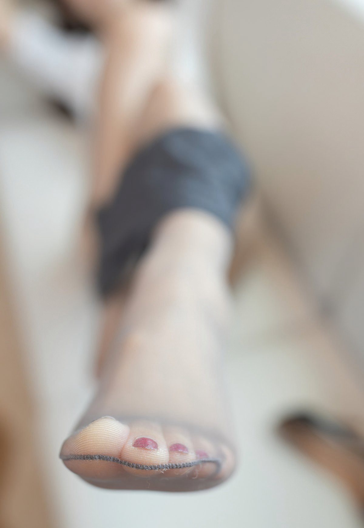 极品灰丝性感蕾丝丁字裤极品翘臀美少妇居家美女高清图