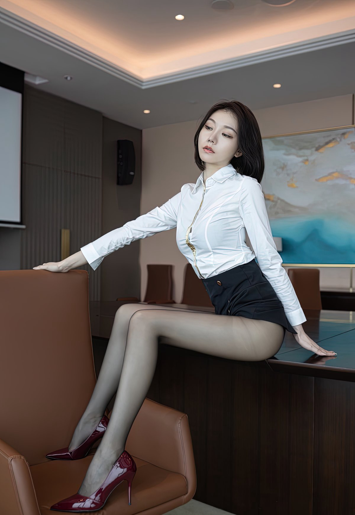 办公室风骚美女秘书安然性感美腿丰满肥臀脱黑丝无内