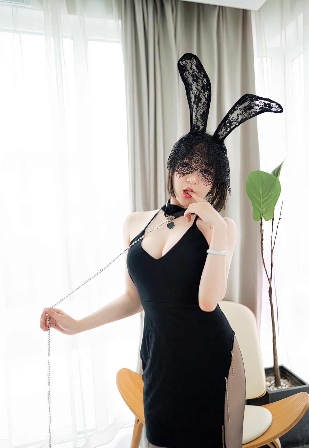 性感丰满白嫩大胸兔女郎诱惑黑丝开档丝袜美腿丰满美少妇