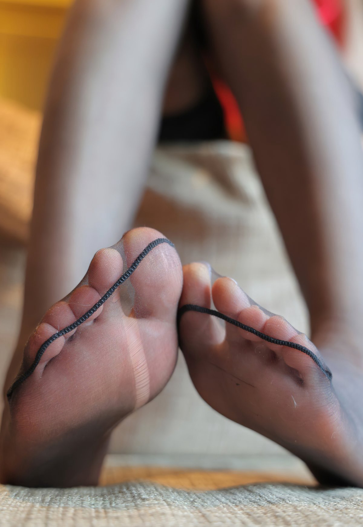 周慕汐翘臀风饥渴臀控福利极品吊带黑丝无内性感玉足美腿