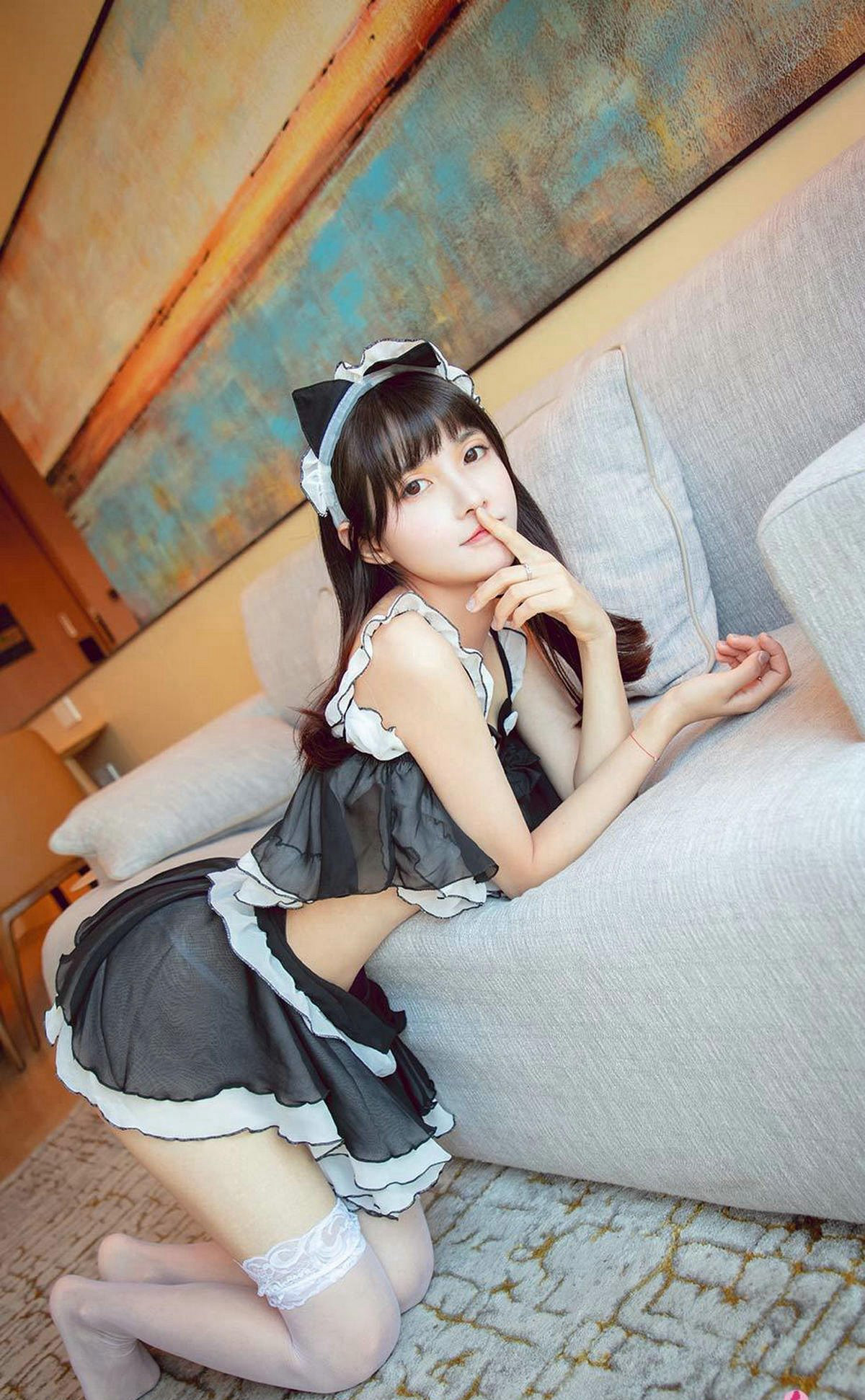 极品白丝嫩妹COS兔女郎性感情趣内衣风骚白嫩玉足高清图