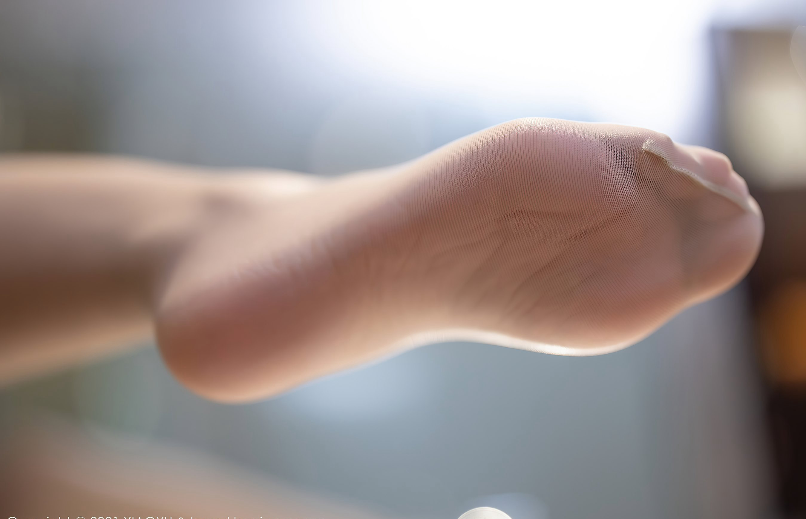 性感女秘书王馨瑶镂空丰满大胸肉丝袜美腿酒店脱丝袜