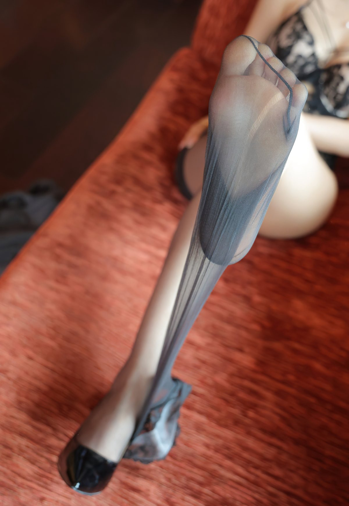 周慕汐制服黑丝性感高跟美女秘书风骚姿势脱丝袜诱惑高清图片