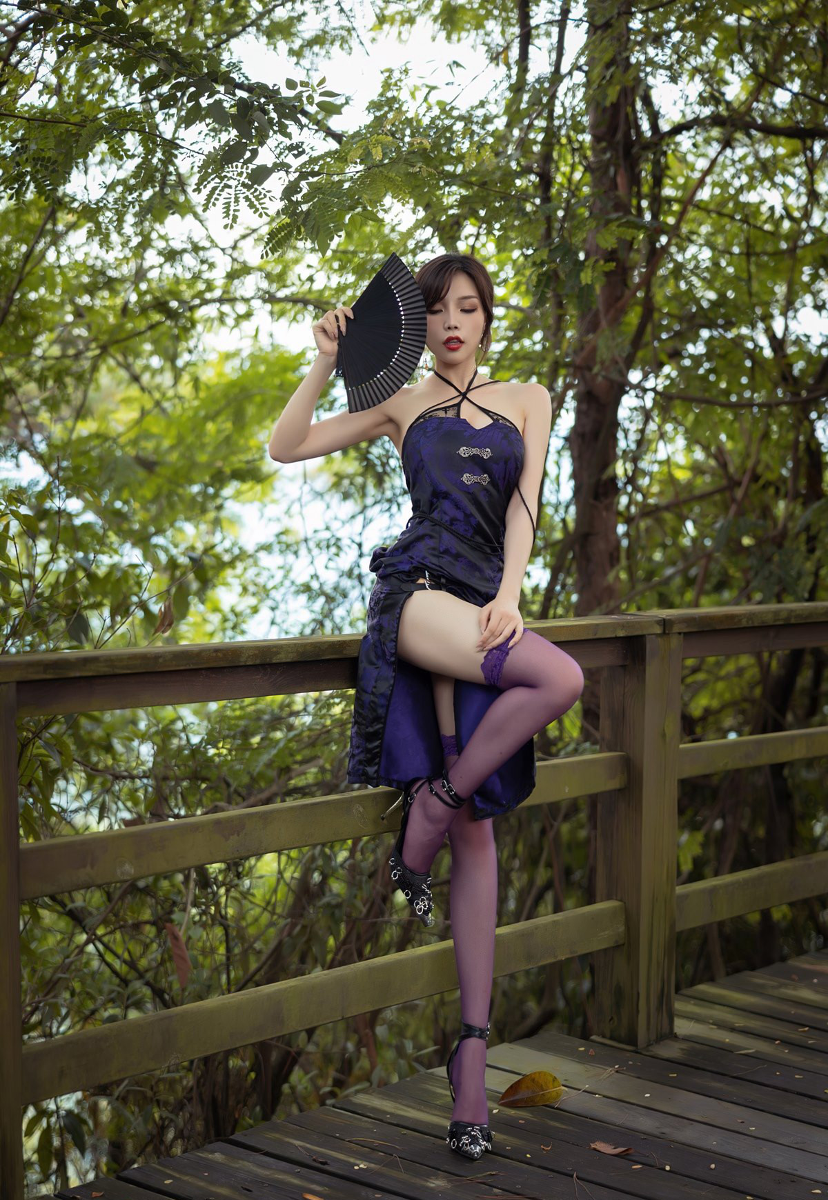 芝芝极品旗袍性感紫色丝袜极品美臀丁字裤诱惑美腿高跟