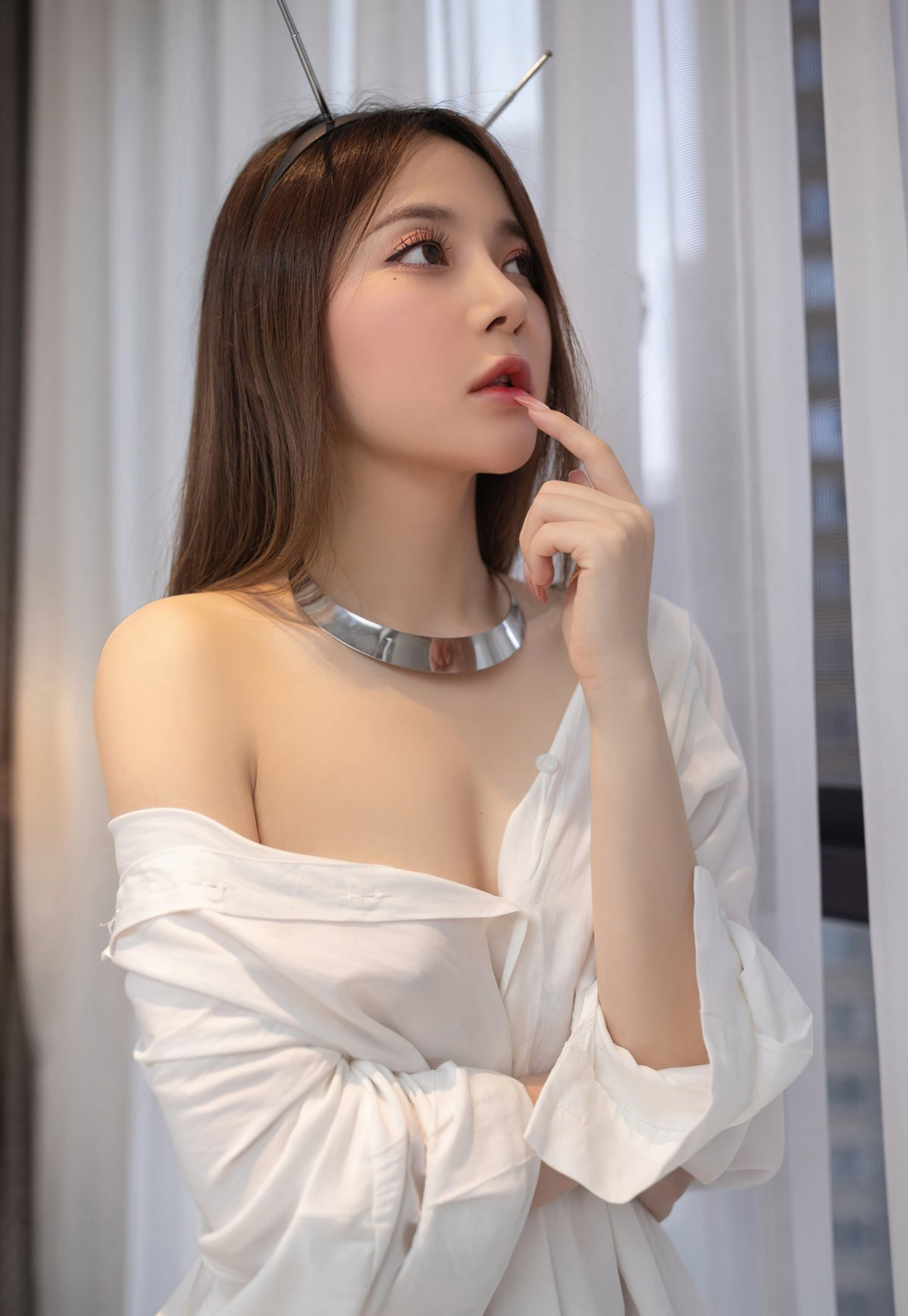 鱼子酱白丝无内性感美腿丝袜高清玉足诱惑妹子图