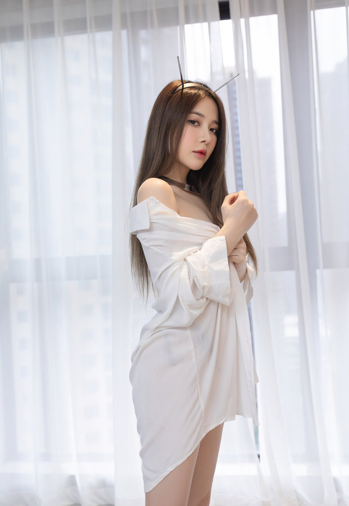 鱼子酱白丝无内性感美腿丝袜高清玉足诱惑妹子图