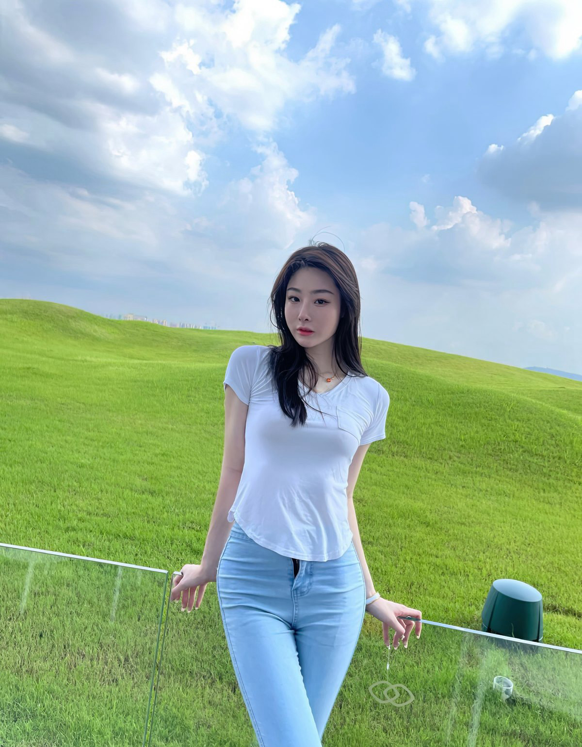 爱蜜社性感牛仔裤美女逗逗诱惑肉丝玉足极品高翘臀紧身裤