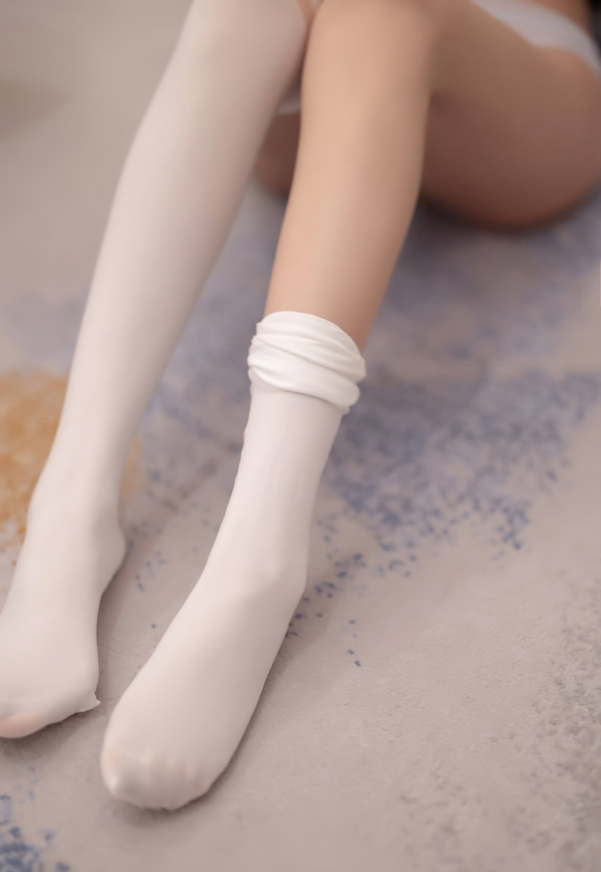 杨晨晨白丝学生装诱惑美腿透明内衣诱惑高翘臀性感丁字裤