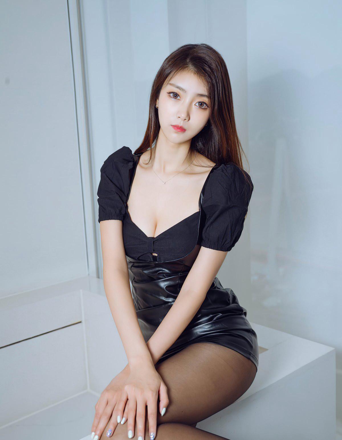 极品风骚美少妇超长美腿黑丝无内性感高跟高清套图