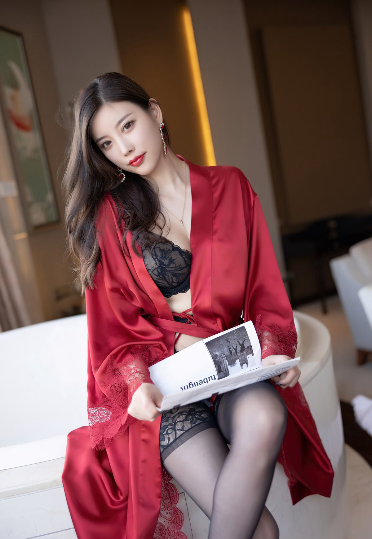 杨晨晨黑丝美腿性感大臀丁字裤白皙大胸性感光腿玉足高跟套图