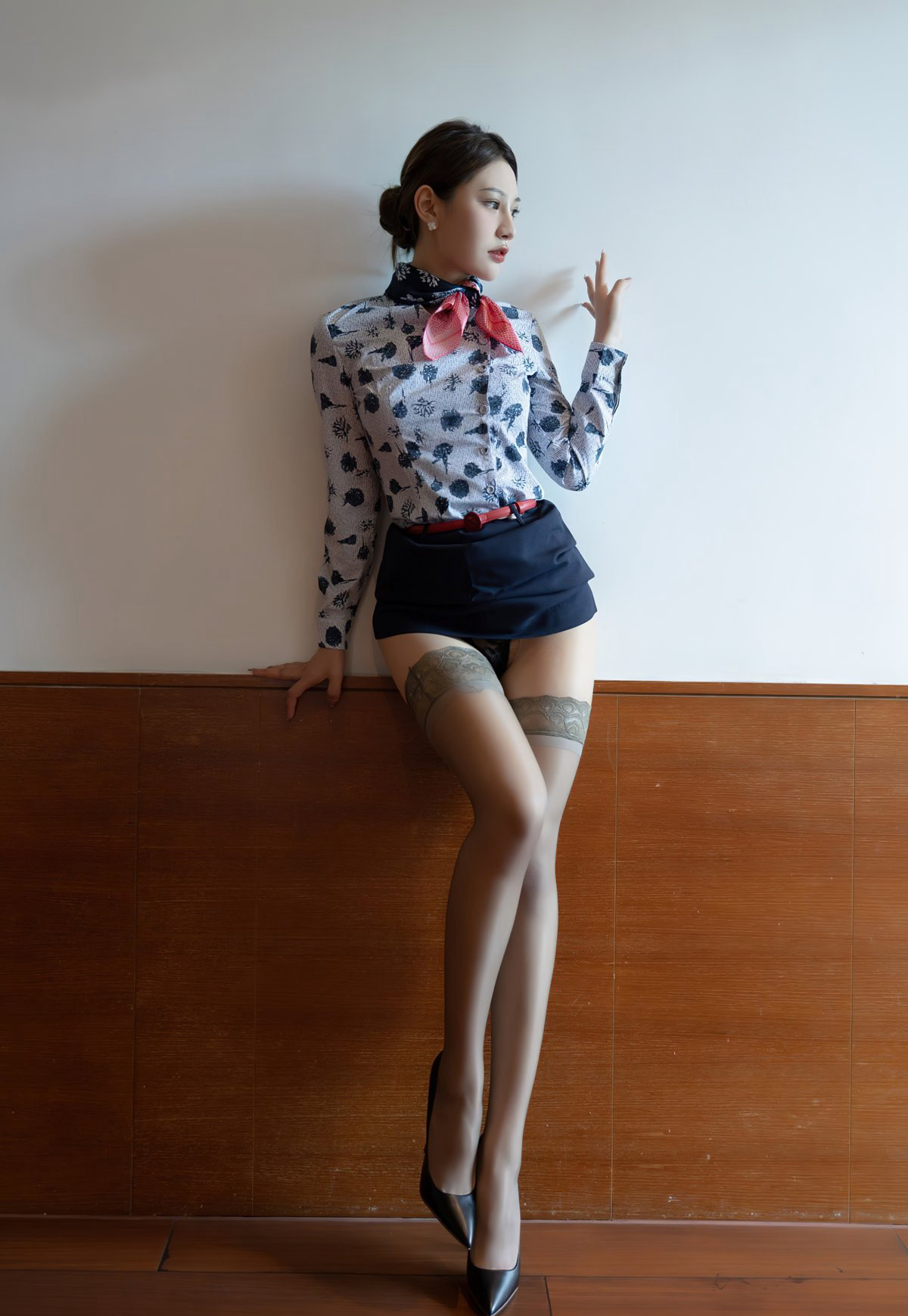 性感美女空姐灰丝丁字裤高翘臀后进翘臀屁股撅起来