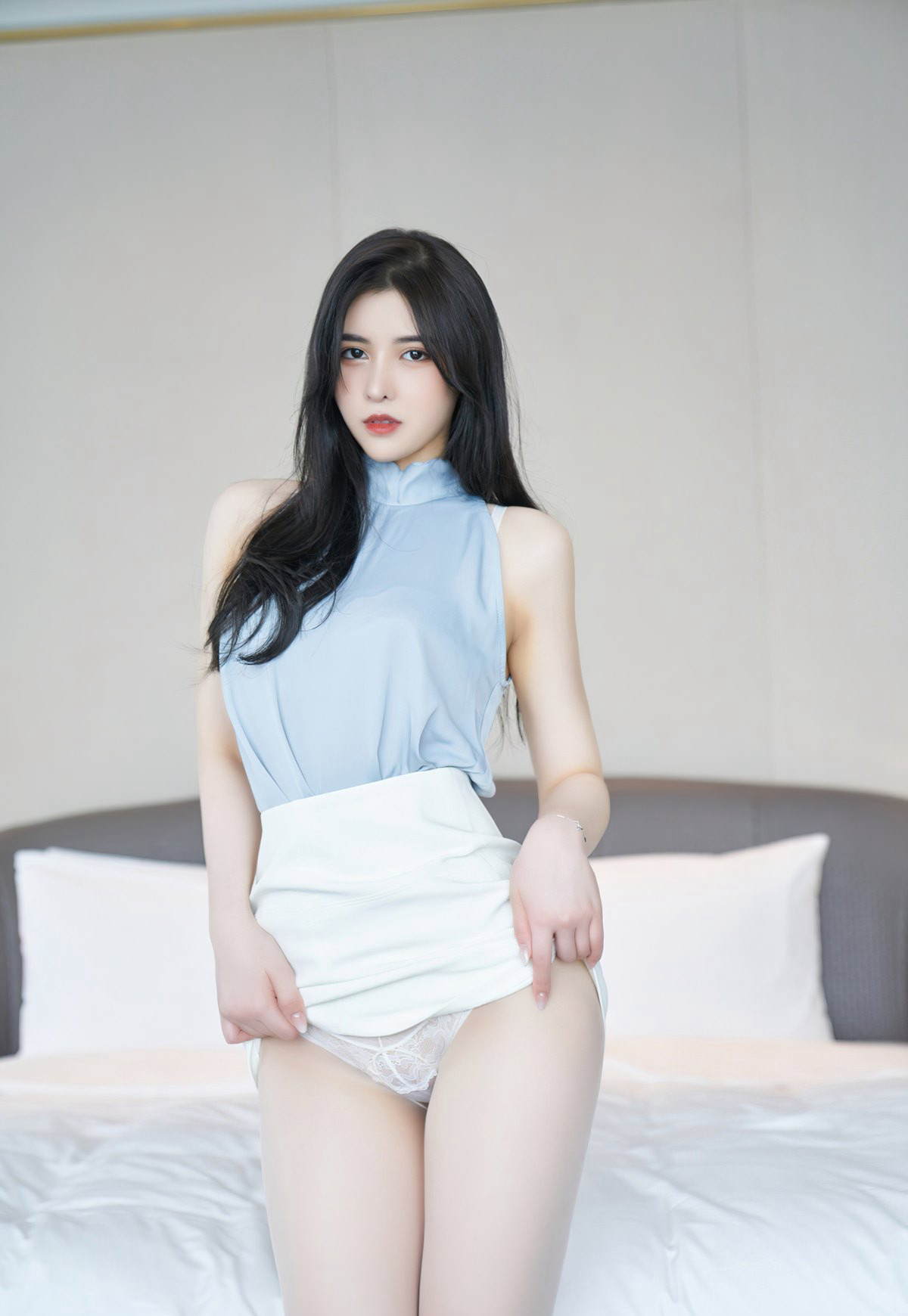 韩静安风骚白嫩大腿极品白丝无内高清美腿床上风骚写真