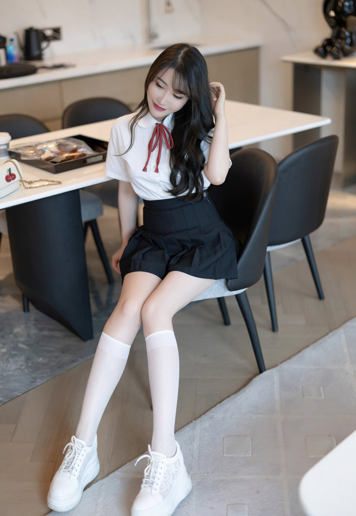 Cherry绯月樱极品白丝小腿袜性感JK裙极品玉足美腿高清套图