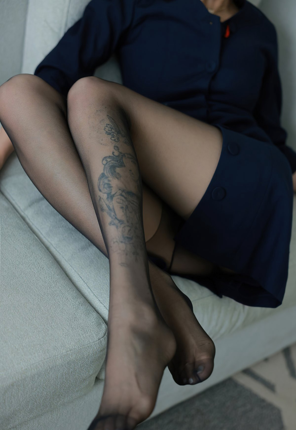 完美高颜值空姐黑丝美少妇白嫩大胸风骚美腿玉足细节大图