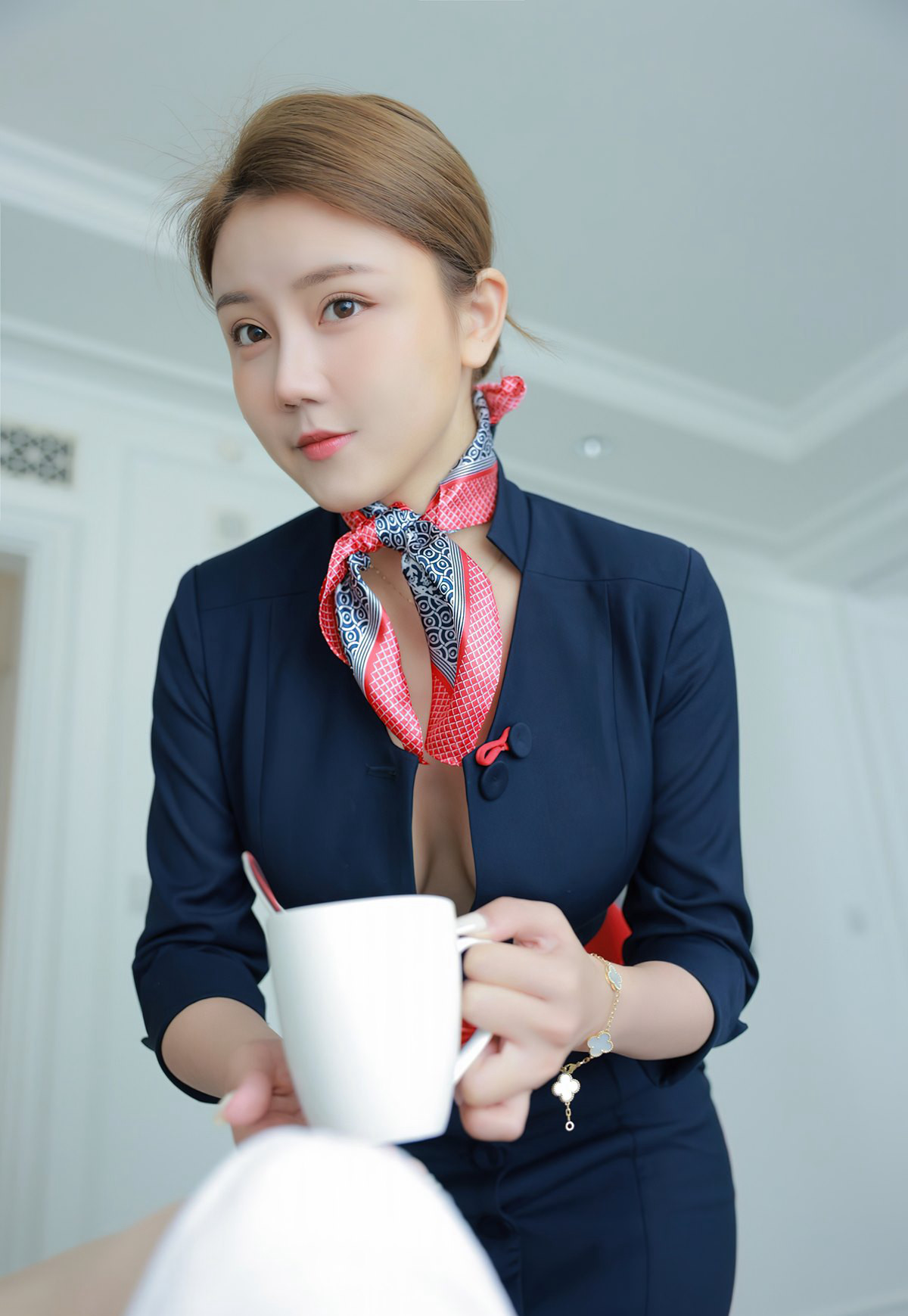 完美高颜值空姐黑丝美少妇白嫩大胸风骚美腿玉足细节大图