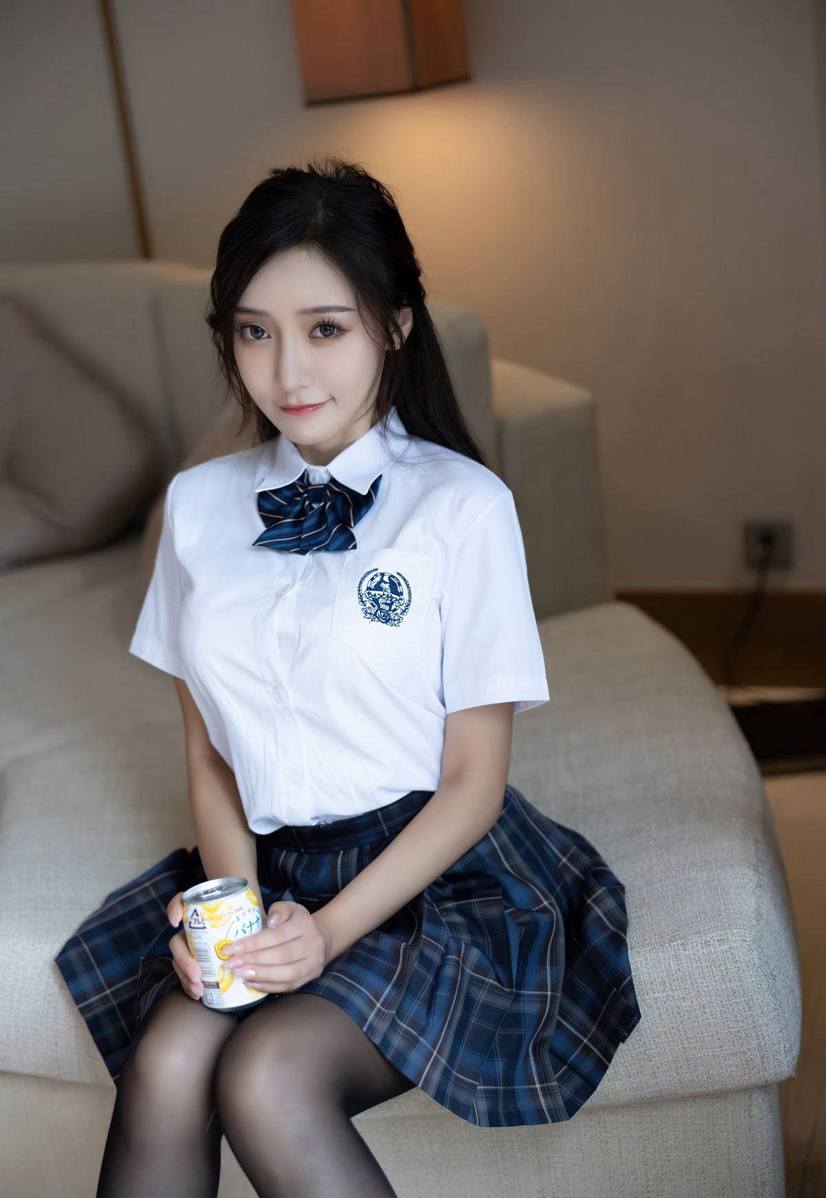 王馨瑶性感JK裙诱惑黑丝无内丰满玉足极品大胸风骚姿势