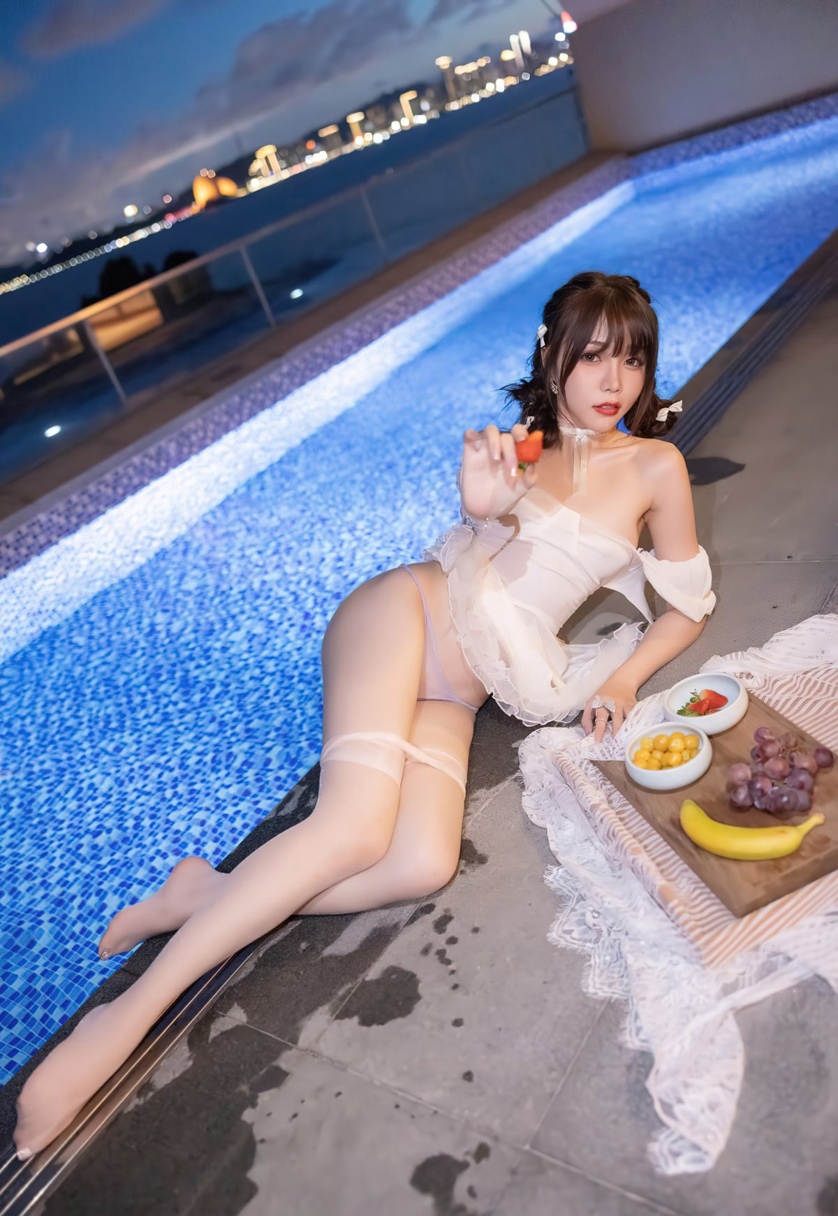 芝芝Booty极品湿身白丝无内高跟美腿丰满大胸湿了的丝袜玉足