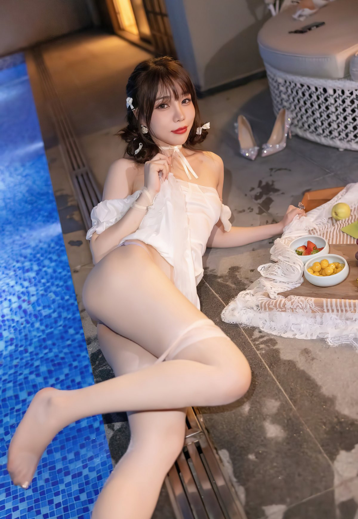 芝芝Booty极品湿身白丝无内高跟美腿丰满大胸湿了的丝袜玉足