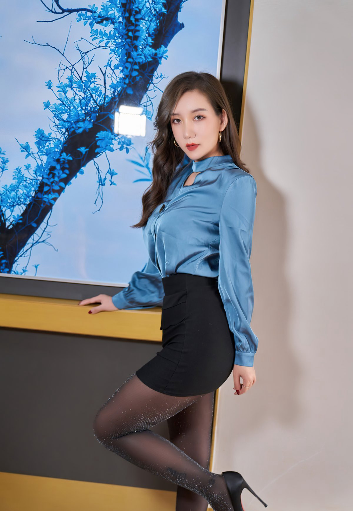 艾静香性感亮光黑丝无内性感短裙高颜值美少妇性感美腿