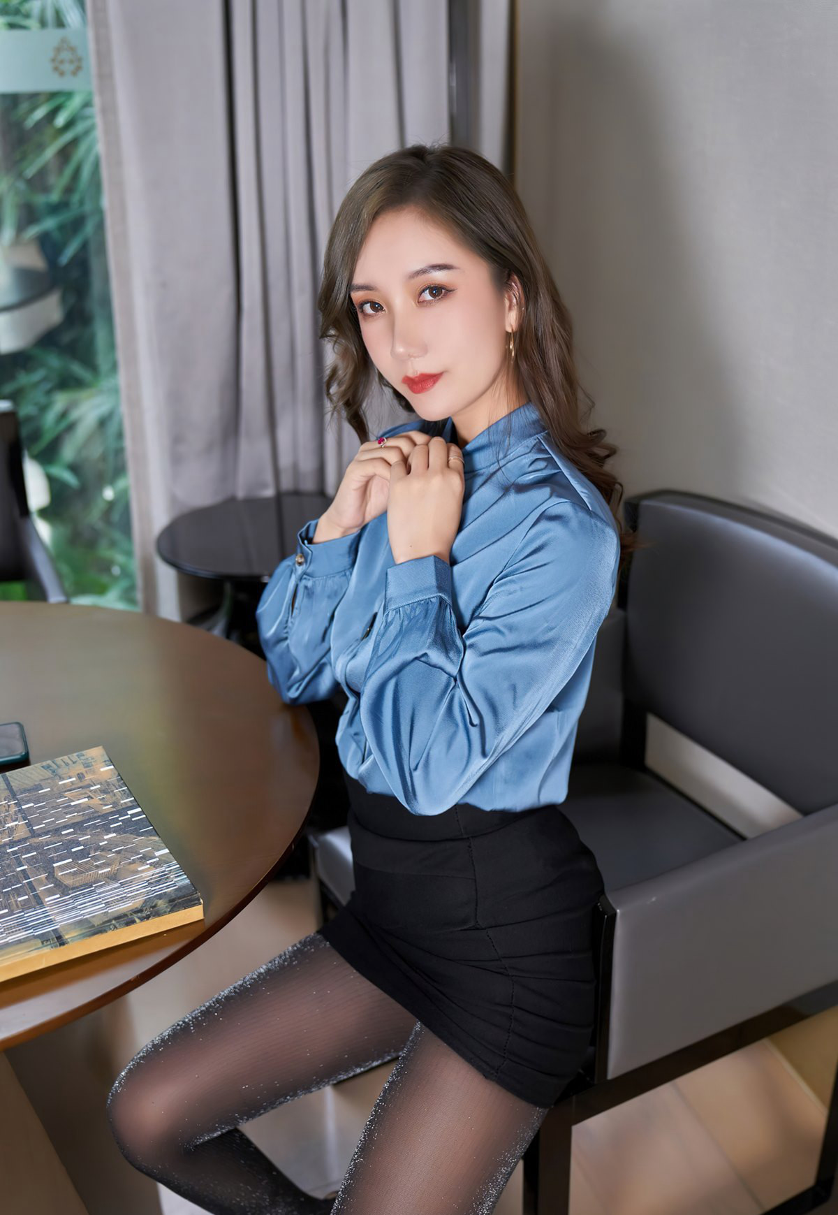 艾静香性感亮光黑丝无内性感短裙高颜值美少妇性感美腿