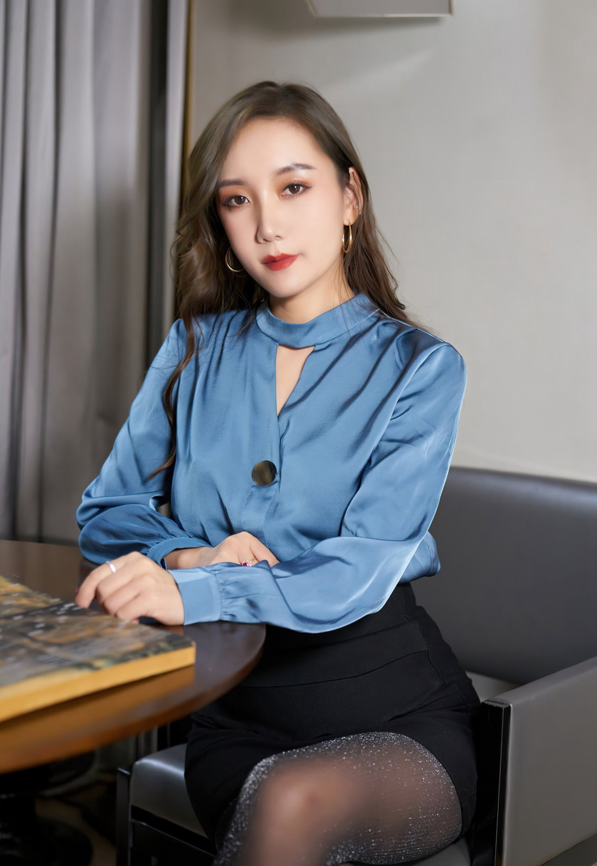 艾静香性感亮光黑丝无内性感短裙高颜值美少妇性感美腿