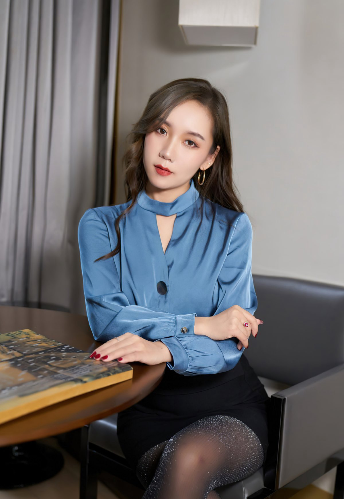 艾静香性感亮光黑丝无内性感短裙高颜值美少妇性感美腿