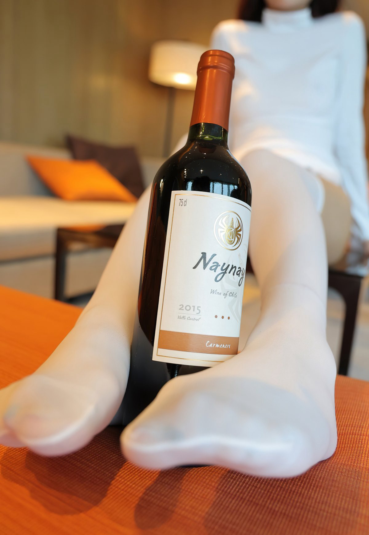 周慕汐性感长发美少妇诱惑高翘臀白丝高跟风骚美腿大胸2022写真套图