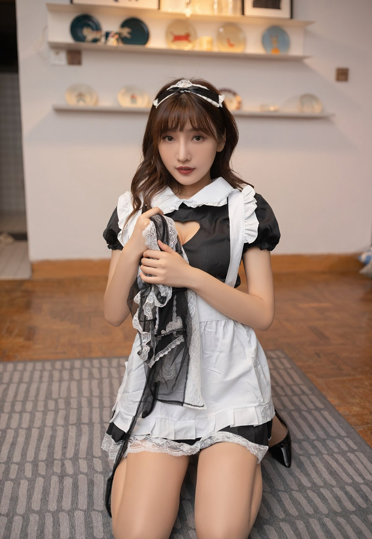 陆萱萱性感女仆装风骚肉丝袜美腿高跟美少妇2022套图写真