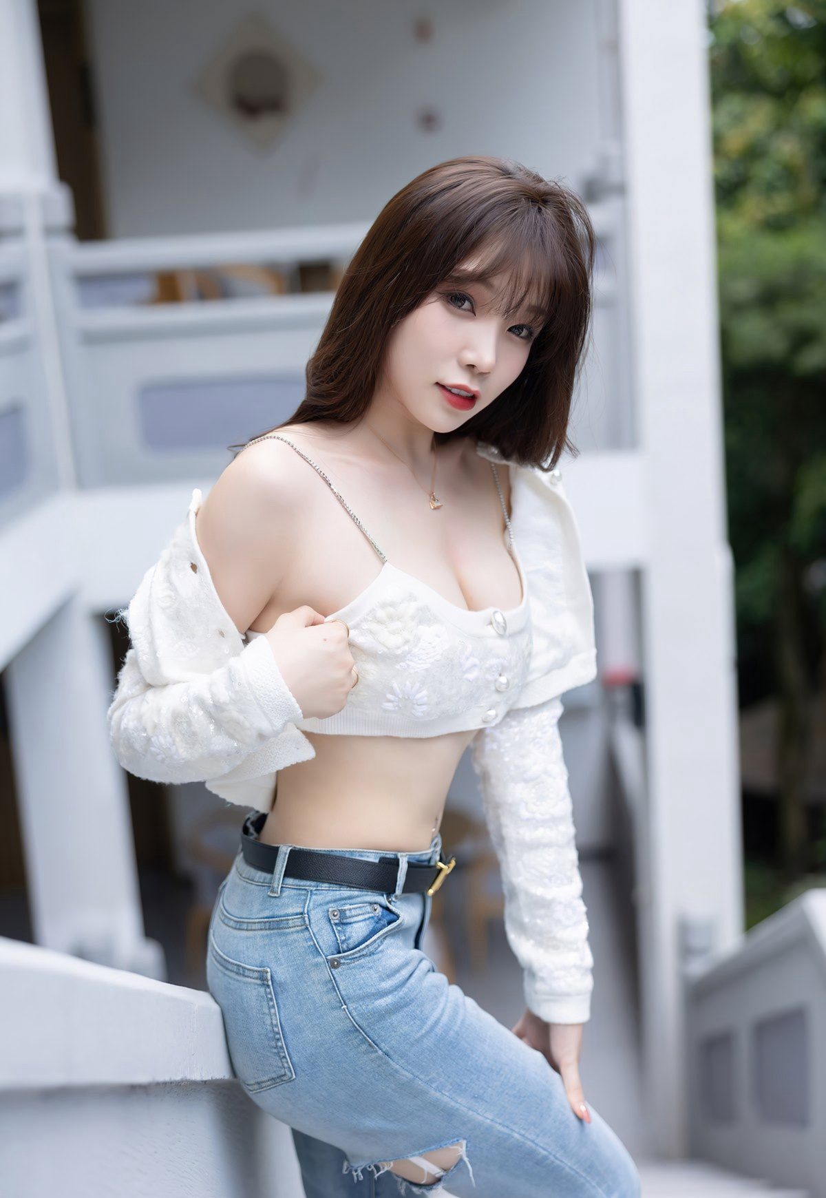 芝芝Booty紧身牛仔裤芝芝booty色诱翘臀图片2022白丝无内性感玉足