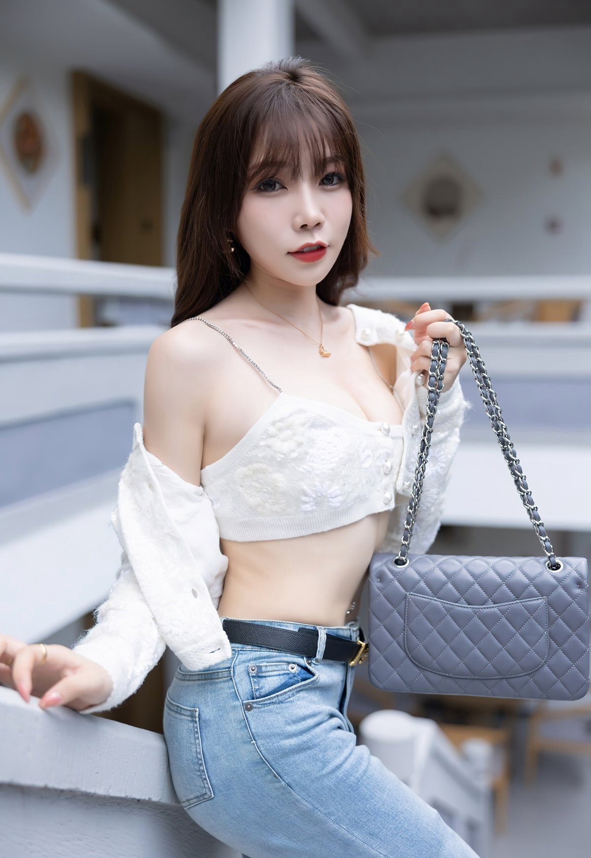 芝芝Booty紧身牛仔裤芝芝booty色诱翘臀图片2022白丝无内性感玉足