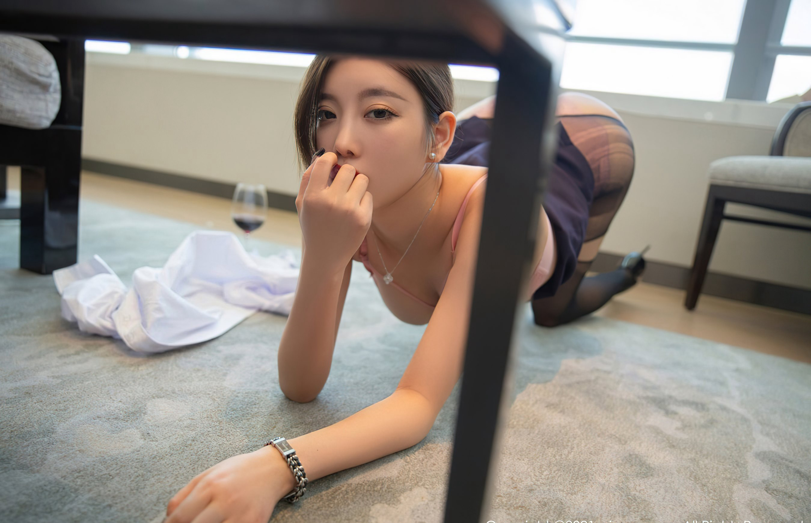 2022杨晨晨秘书装风骚黑丝性感粉色情趣内衣丁字裤诱惑高翘臀风骚姿势