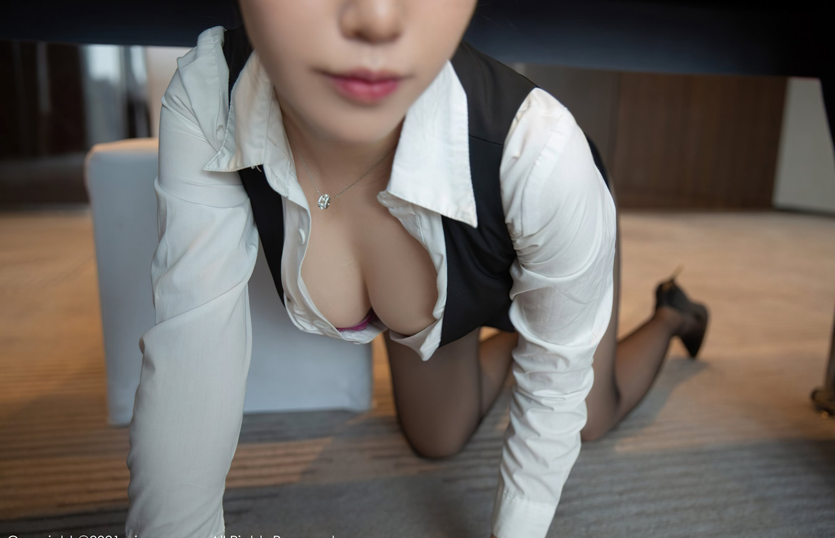 绝色秘书一颗甜蛋黄极致风骚诱惑制服黑丝袜高跟玉足黑丝无内