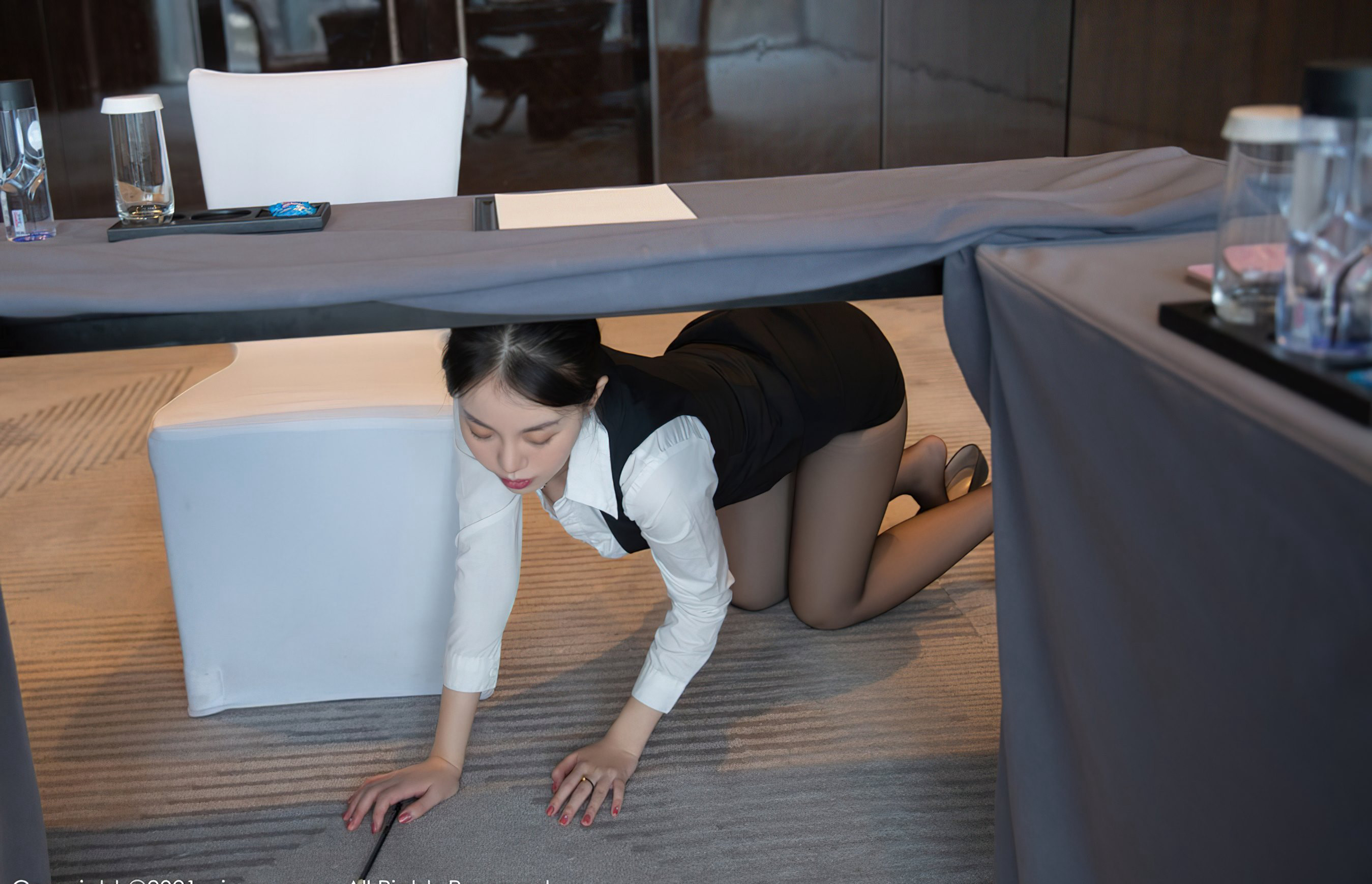 绝色秘书一颗甜蛋黄极致风骚诱惑制服黑丝袜高跟玉足黑丝无内