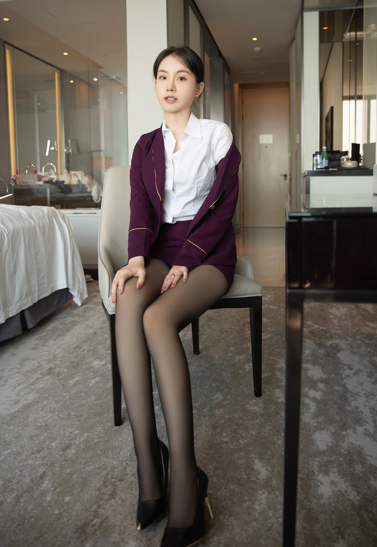 无内黑丝美丽的空姐高级酒店剧情性感玉足美腿制服诱惑