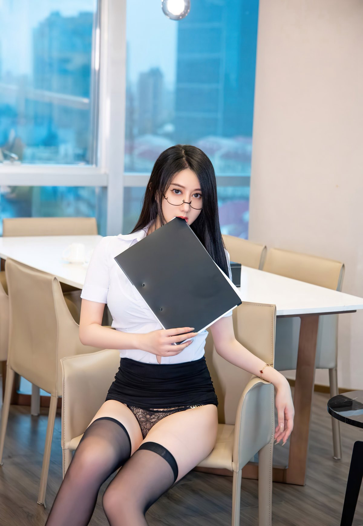 苏小曼2022性感女教师风骚极品黑丝肥臀性感制服诱惑