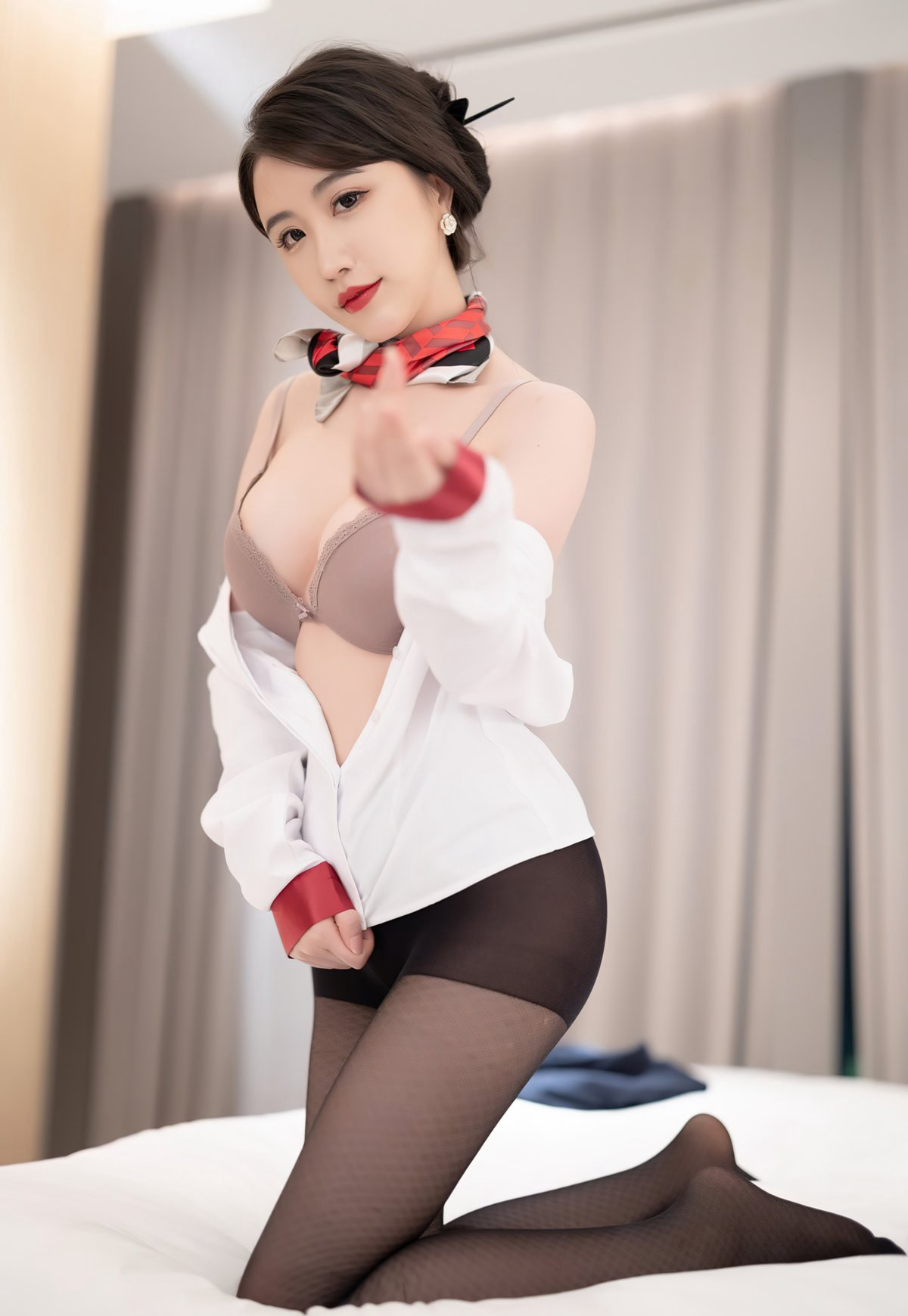 Cherry绯月樱性感裸胸诱惑黑丝丁字裤后进翘臀屁股撅起来