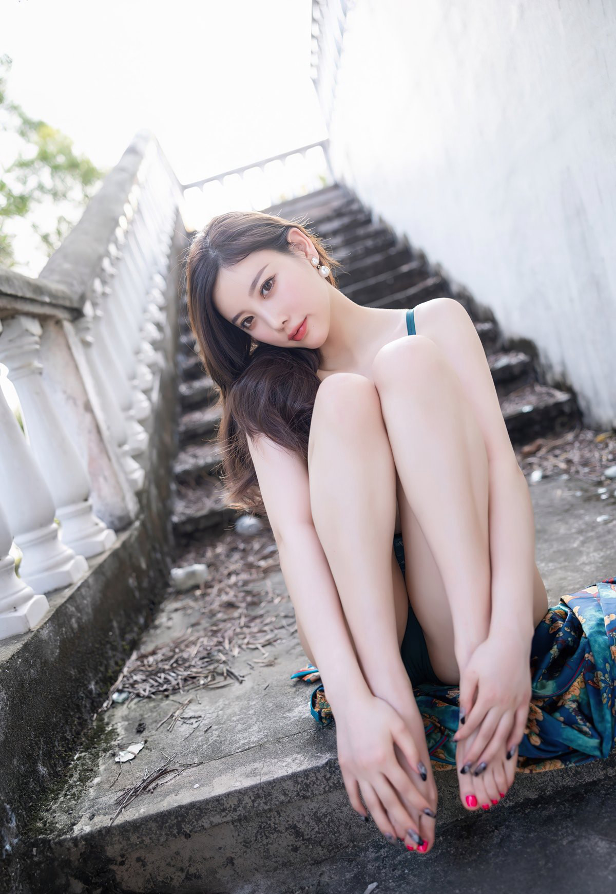 杨晨晨裸胸性感旗袍2022高清套图风骚黑丝高跟诱惑蕾丝内衣