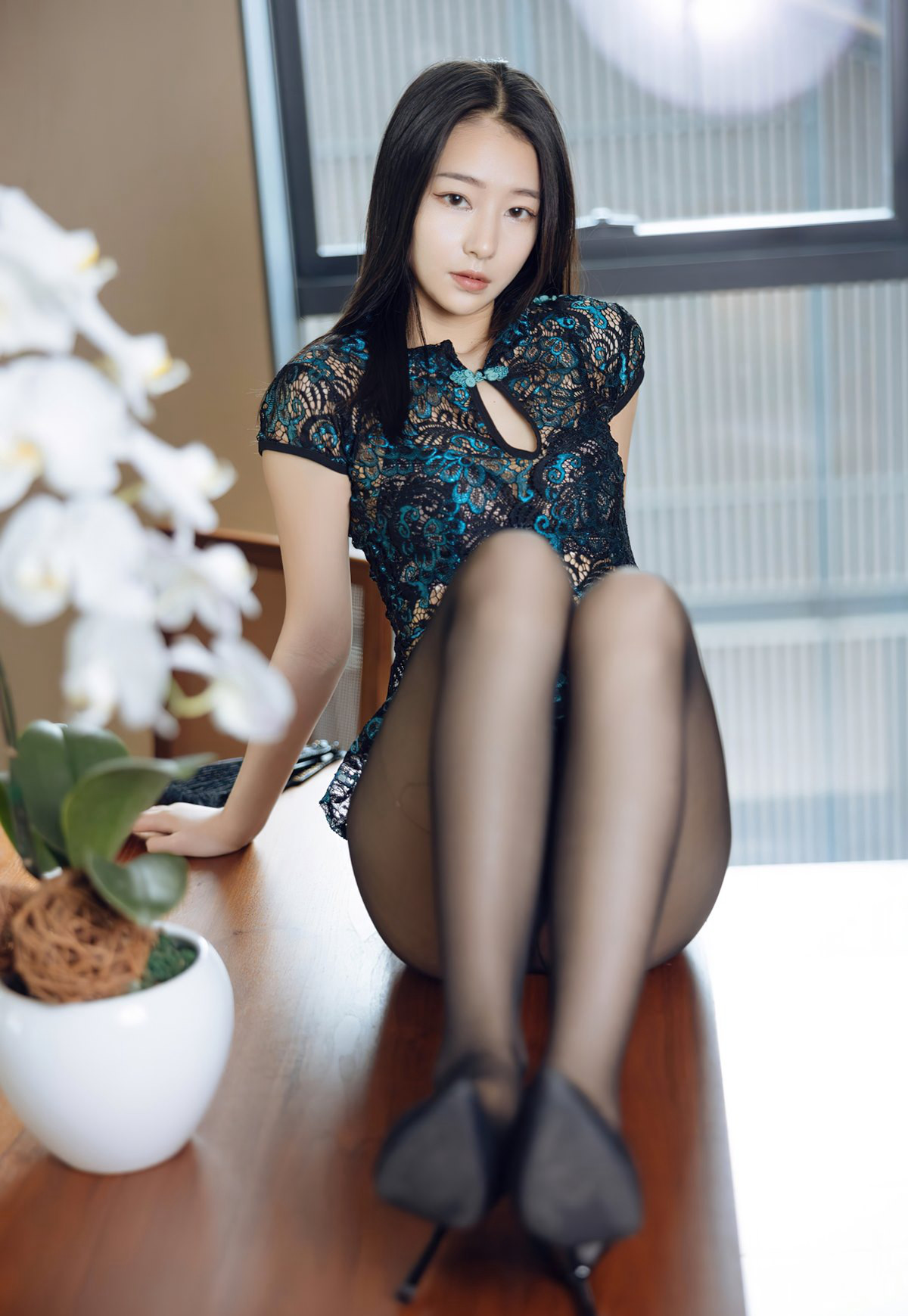 熊小诺黑丝无内性感美腿高跟撅臀诱惑风骚情趣内衣美少妇