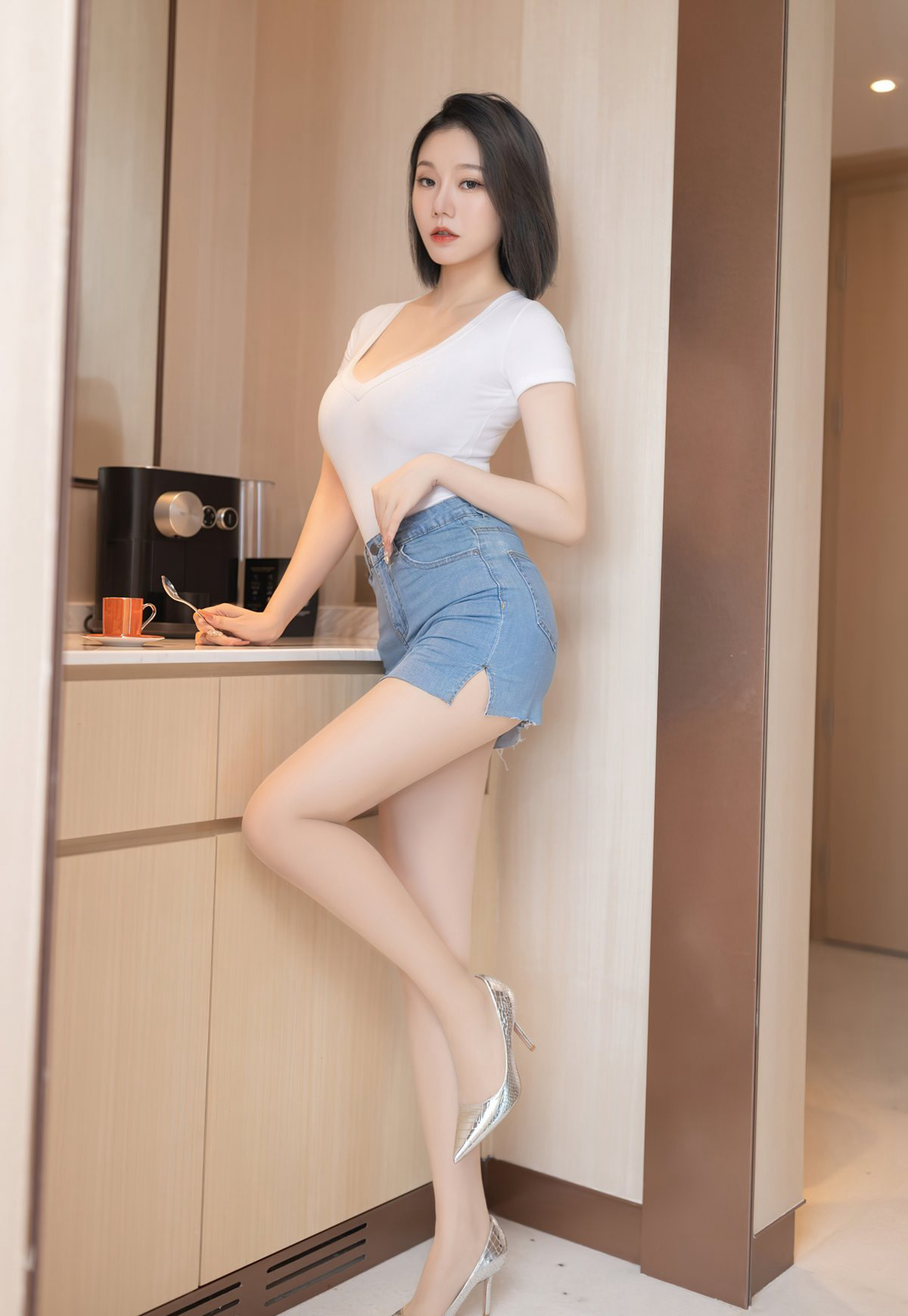 安然短发肉丝美少妇风骚牛仔短裙肉丝袜美腿丰满身材微胖美女