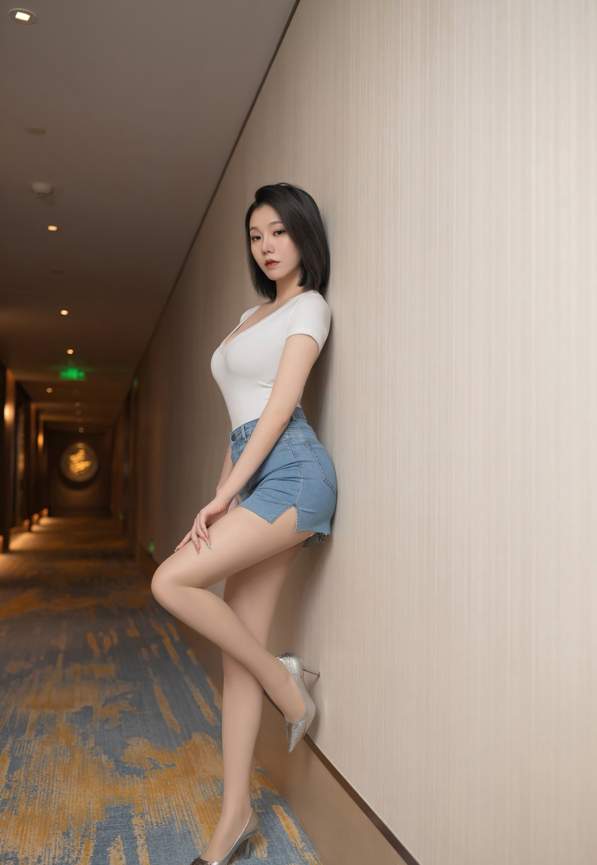 安然短发肉丝美少妇风骚牛仔短裙肉丝袜美腿丰满身材微胖美女