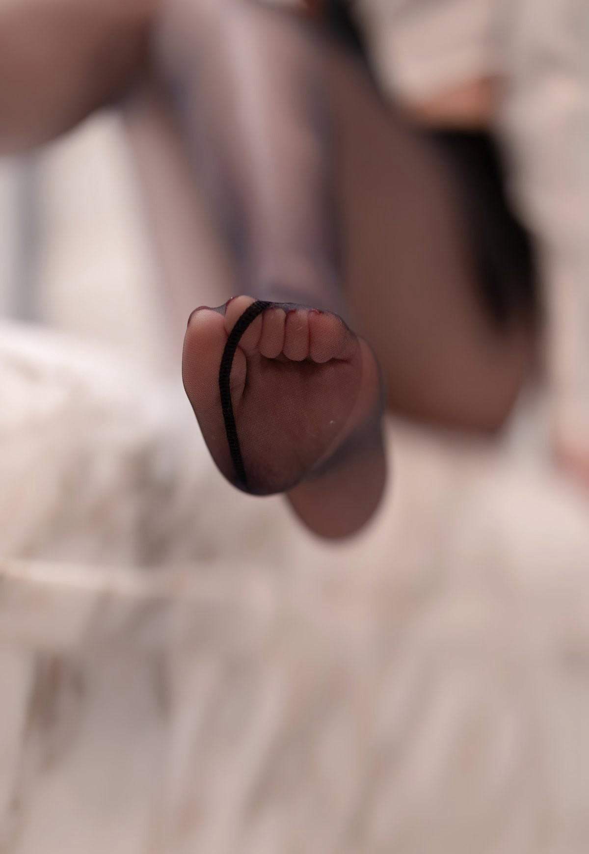 芝芝黑丝无内浴缸湿身丝袜性感情趣内衣诱惑高跟美腿丰满裸胸