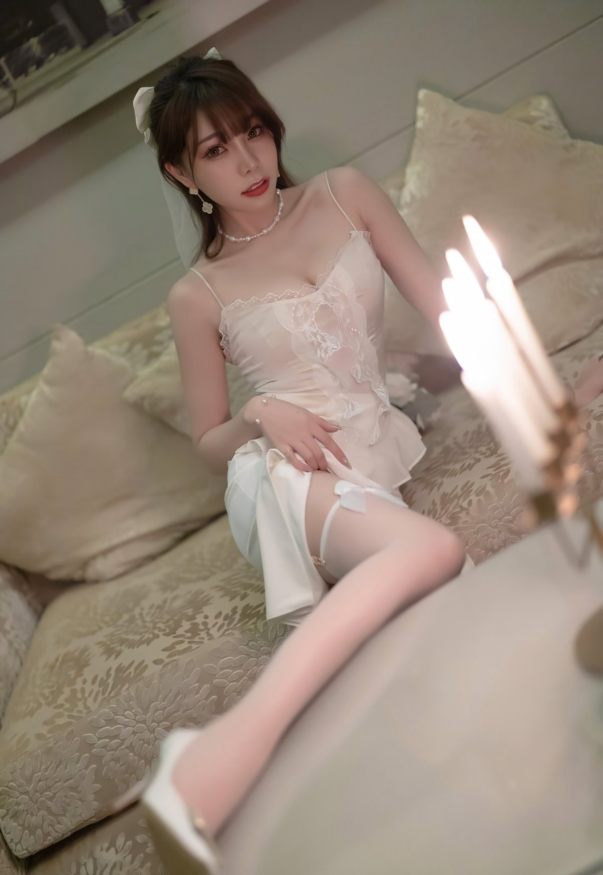 芝芝2022风骚白丝无内性感丁字裤高翘臀诱惑姿势白嫩套图