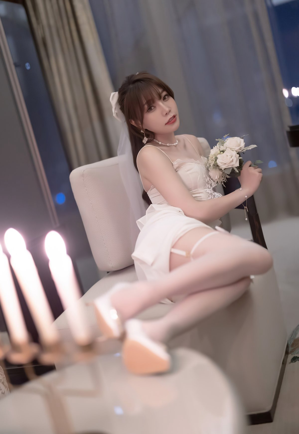 芝芝2022风骚白丝无内性感丁字裤高翘臀诱惑姿势白嫩套图