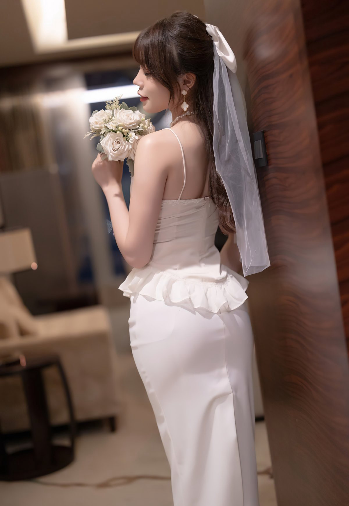 芝芝2022风骚白丝无内性感丁字裤高翘臀诱惑姿势白嫩套图