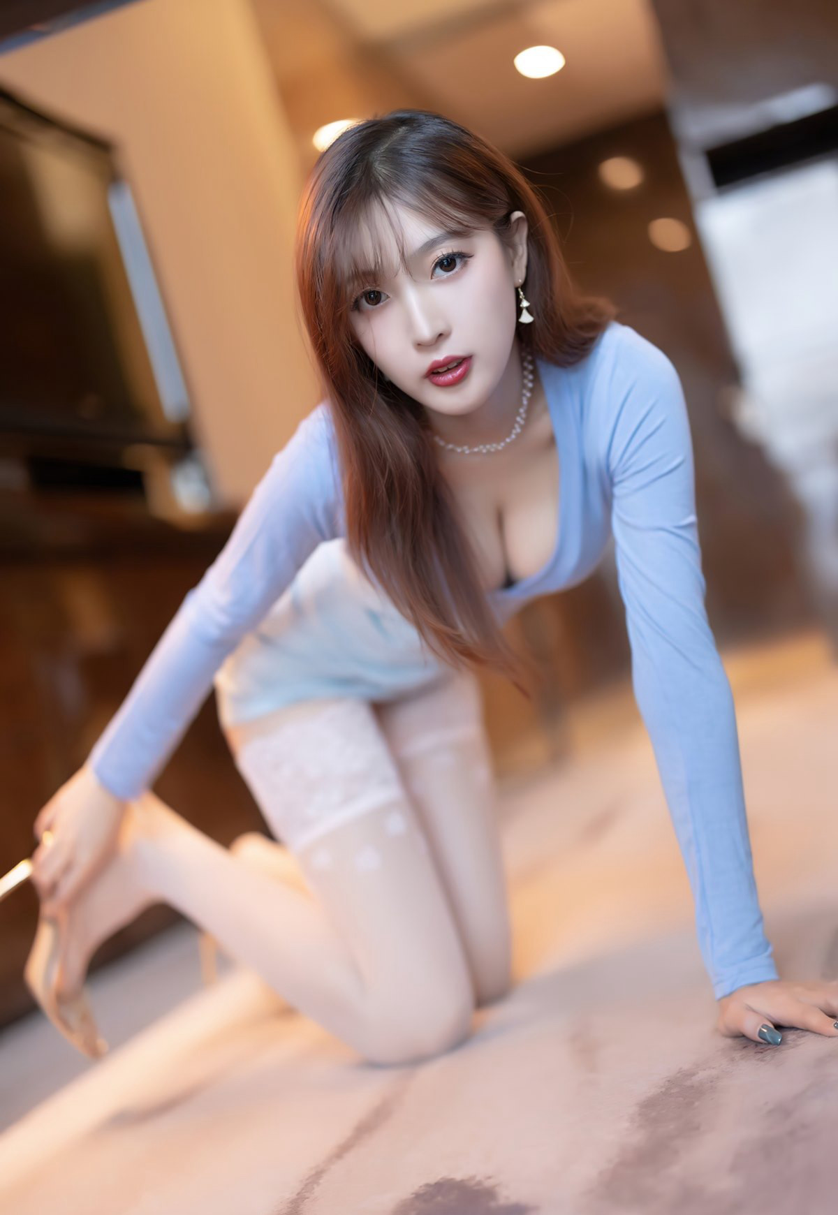 林星阑2022性感白丝美腿丰满裸胸诱惑白嫩高翘臀套图