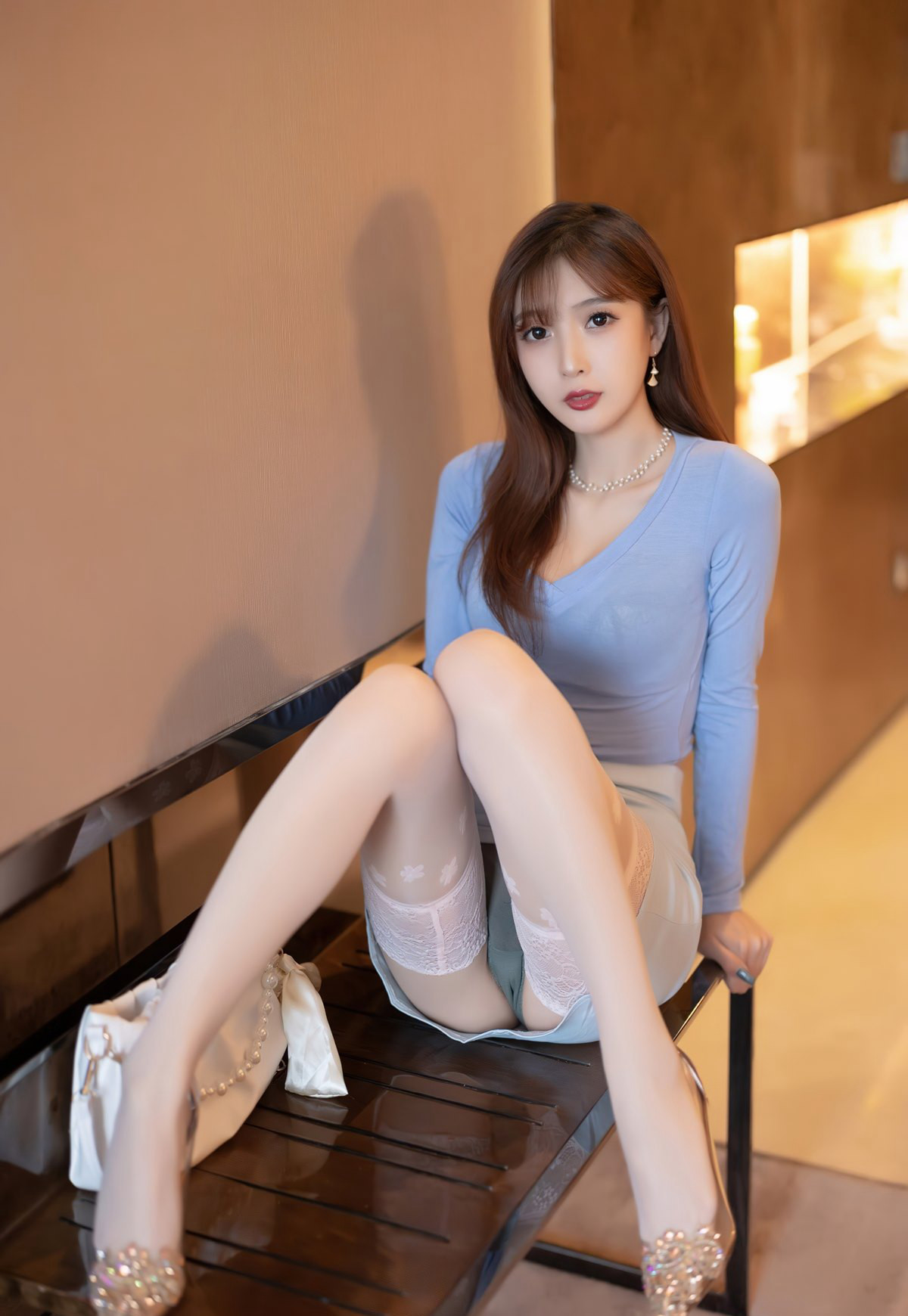 林星阑2022性感白丝美腿丰满裸胸诱惑白嫩高翘臀套图